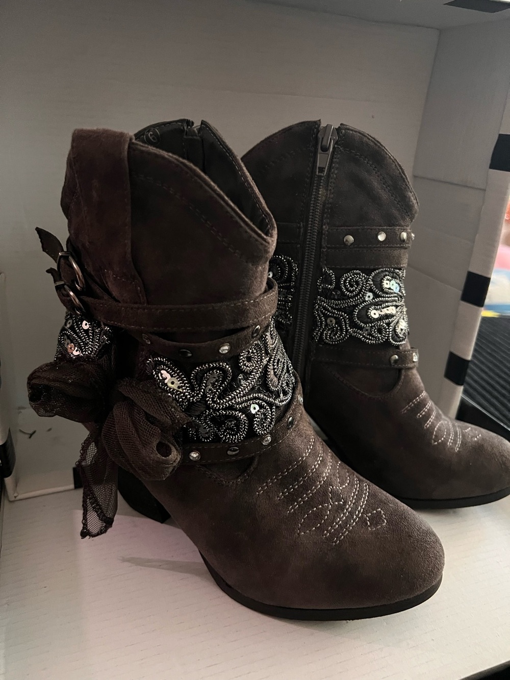 Size 6 women’s boots